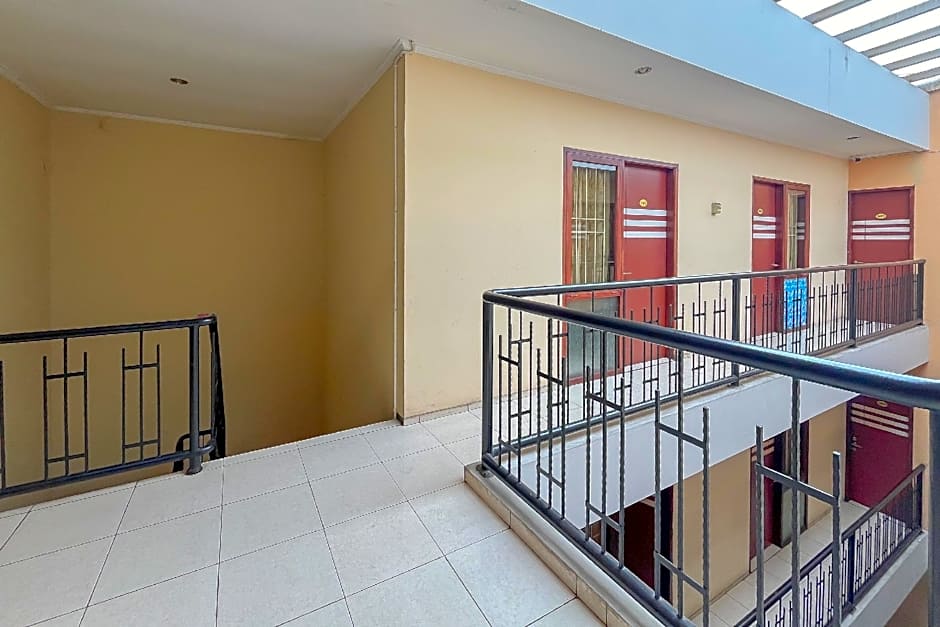 RedDoorz near Tegalega Park 2