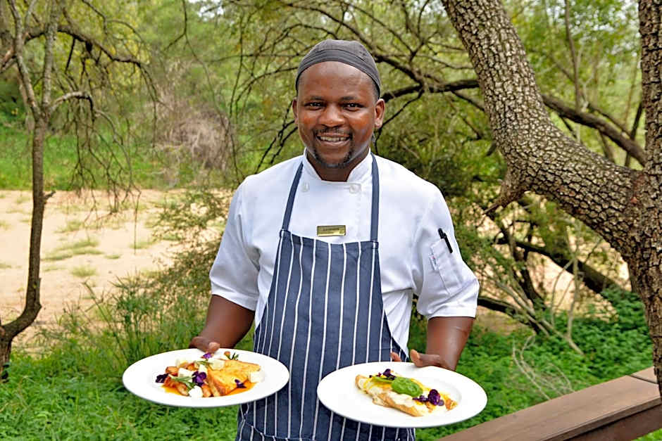 Rhino Post Safari Lodge