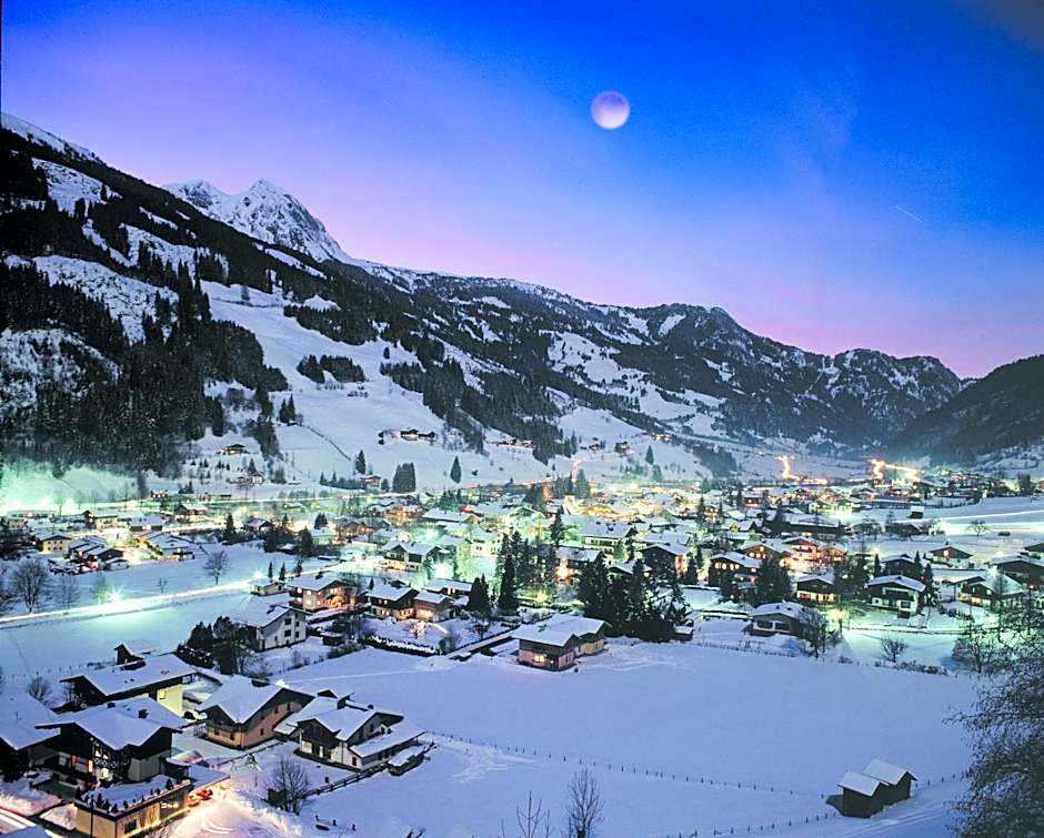 Bauernhofhotel "die Unterbergerin" - Zimmer mit Frühstück und Ferienwohnungen in Gastein mit GRATIS Thermeneintritt