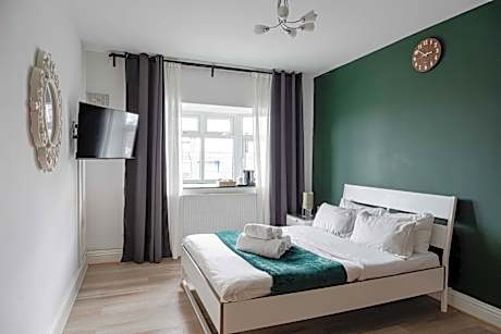 Standard Double Room with Shared Bathroom