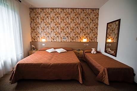 Economy Quadruple Room