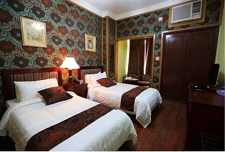 Capital O 125 Moon Plaza Hotel