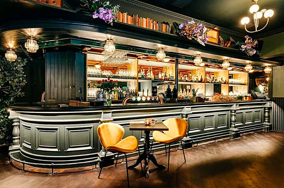 The Farnham Arms Hotel