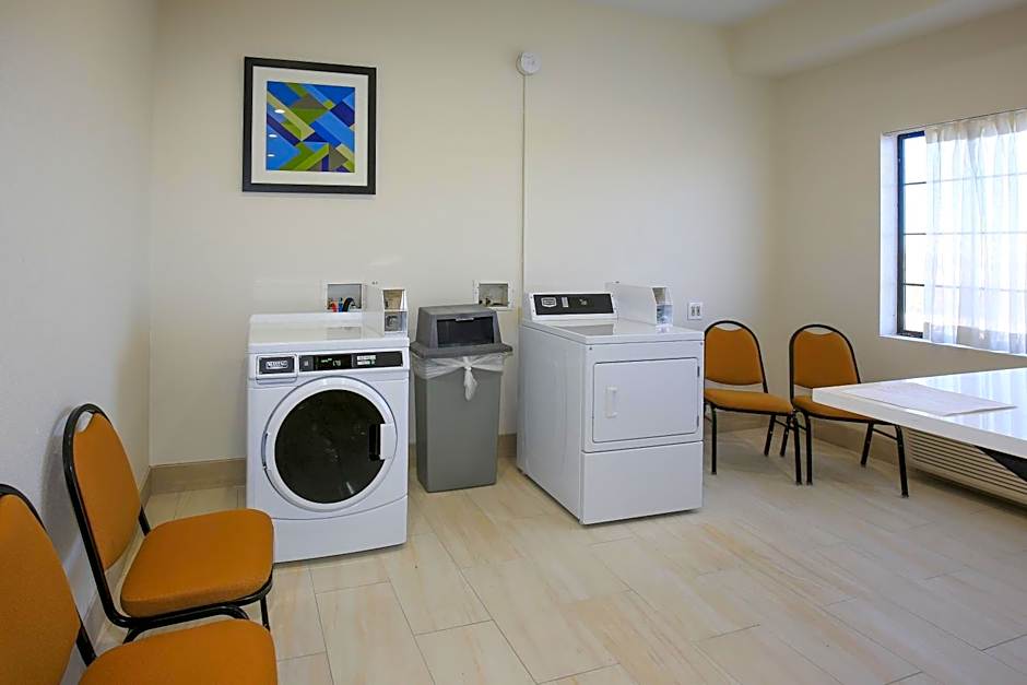 Holiday Inn Express Hotel & Suites Hesperia By IHG