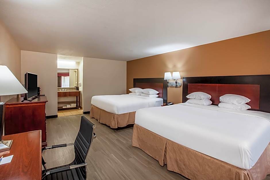 Days Inn & Suites by Wyndham Tyler