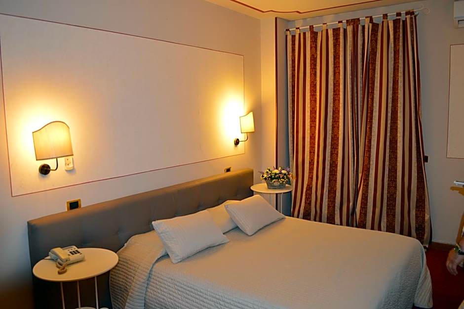 Hotel Monti