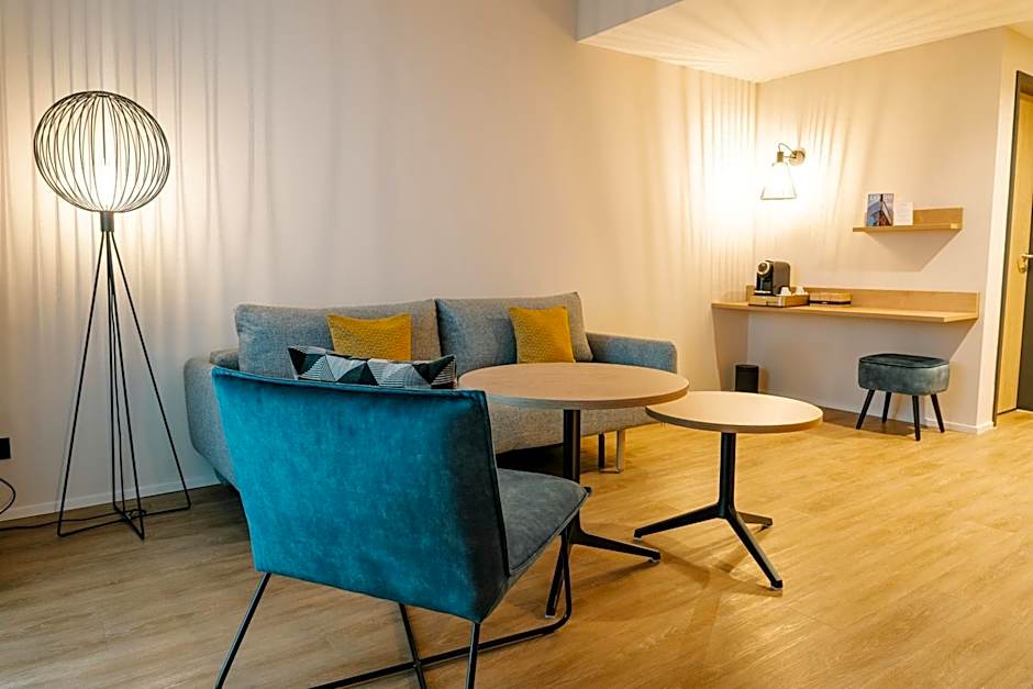 LOOM Hotel & Skybar