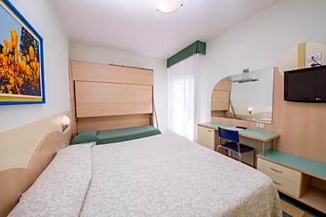 Triple Room with Sea View