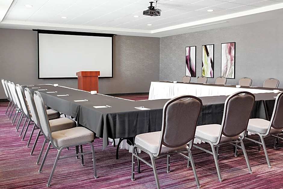 Courtyard by Marriott Omaha Bellevue at Beardmore Event Center