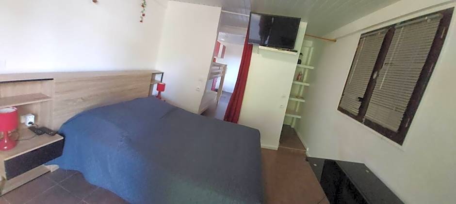 Au Petit Canal Fleuri