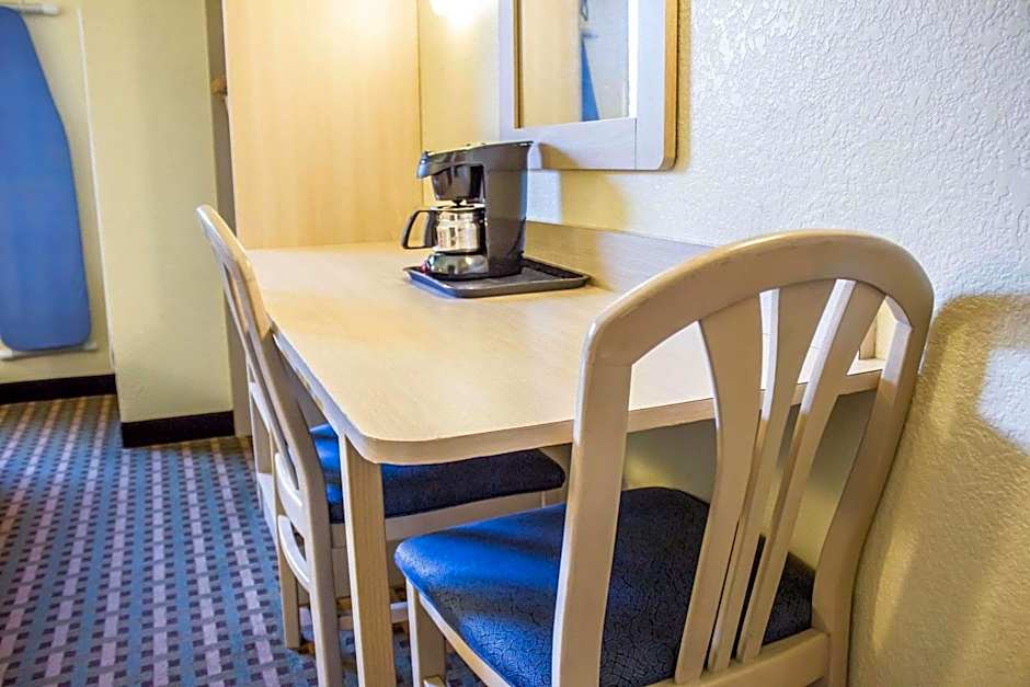 Econo Lodge Meadville