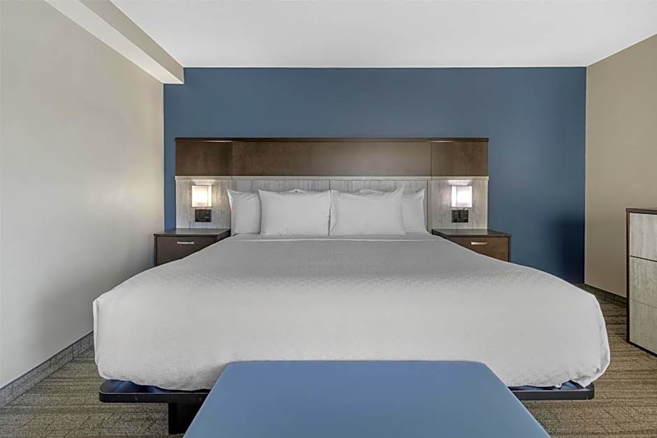 Best Western Plus Chocolate Lake Hotel