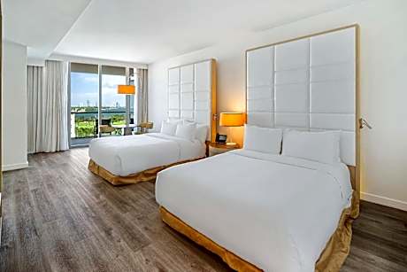 Deluxe Room with Two Double beds and Balcony - Bay View
