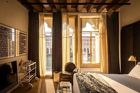 King Room with Balcony, Grand Canal and Rialto bridge view