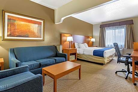 King Suite with Roll In Shower and Sofa Bed - Disability Access/Nonsmoking