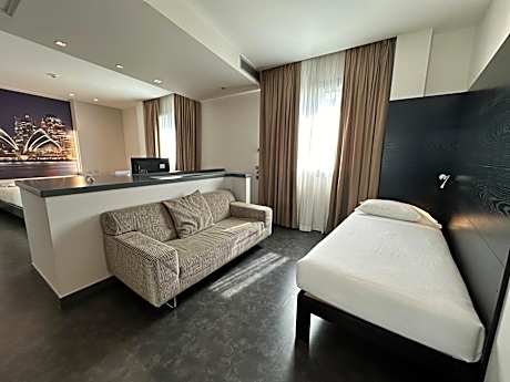 Triple Room with Covered Private Parking