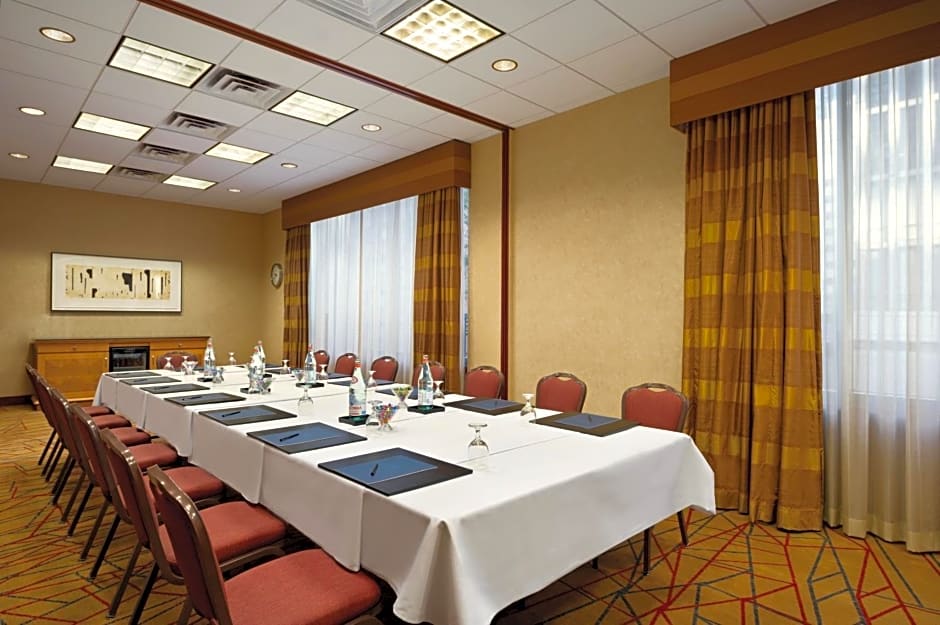 Hilton Chicago Magnificent Mile Suites