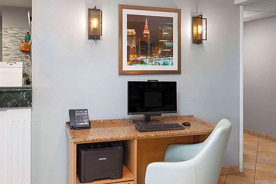 La Quinta Inn & Suites by Wyndham Cleveland Independence