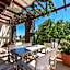 Birds Villa Apartments with Heated Pool - Including Car and Breakfast