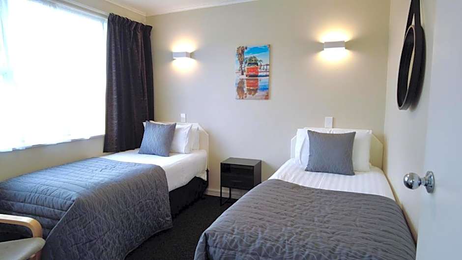 554 Moana Court Motel