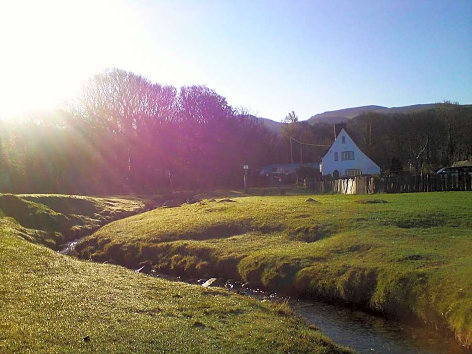 Min y Don Guest House