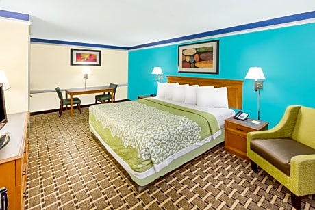 1 King Bed Non-Smoking