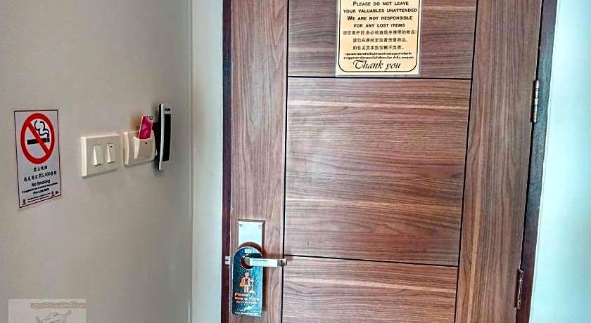 Louis' Runway View Hotel