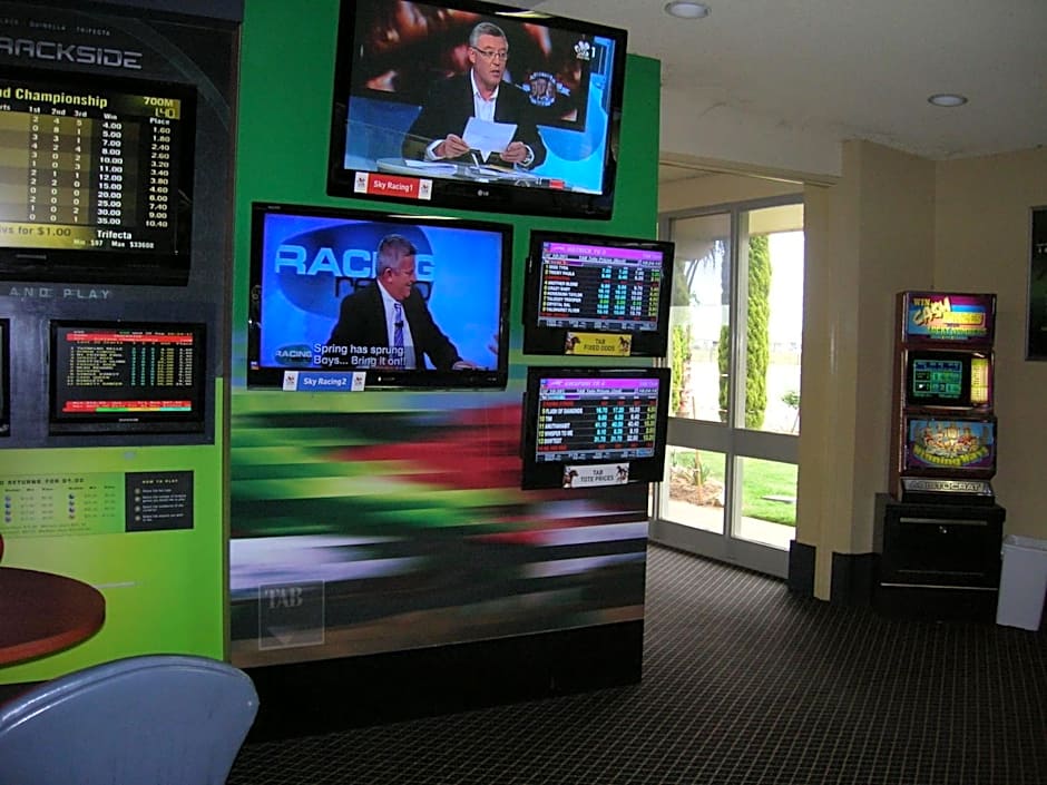 Overlander Hotel Motel