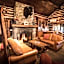 Storm Mountain Lodge Cabins Dining