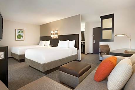 Studio with Two Queen Beds