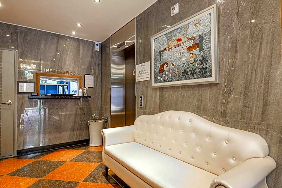 Dom Hotel