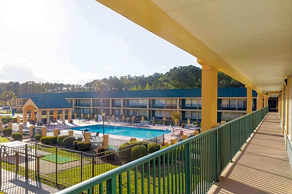 Quality Inn Richmond Hill - Savannah I-95