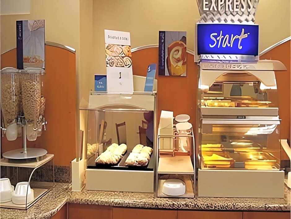 Holiday Inn Express Hotel & Suites Kimball By IHG