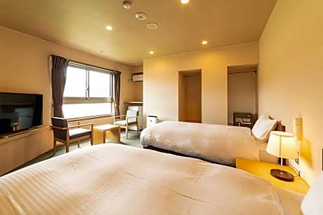 Standard Twin Room - Shared Bathroom - Non-Smoking