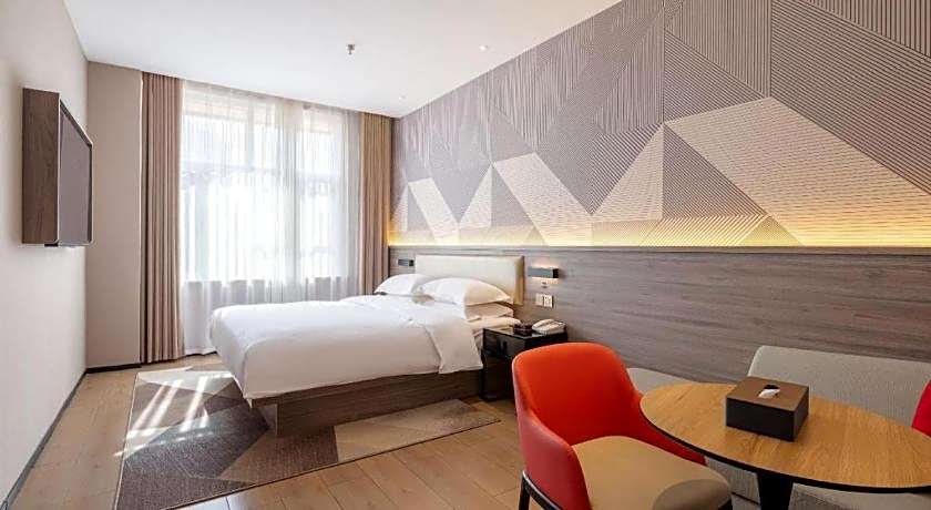 Borrman Hotel Korla Peacock River