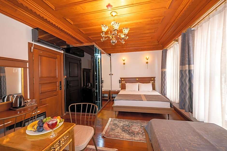 Valeria Antique 1892