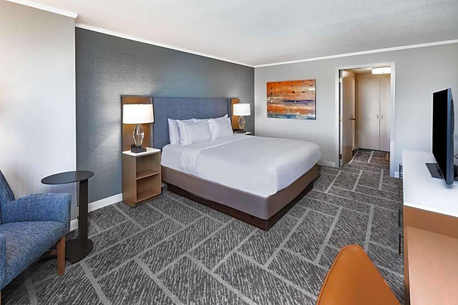 DoubleTree By Hilton Hotel Tulsa At Warren Place