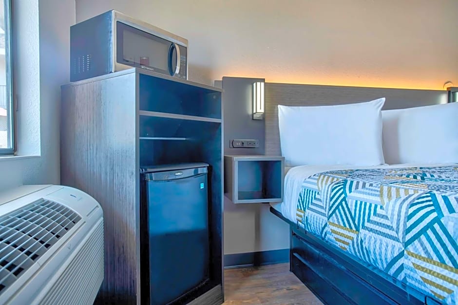 Motel 6-Salem, OR