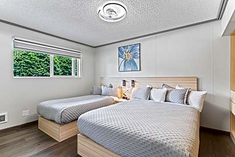Deluxe Queen Suite