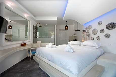 Suite with Pool View
