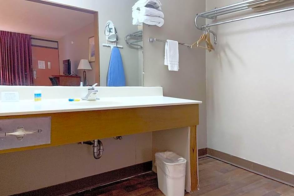 Paris Inn and Suites
