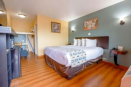 1 King Bed, Nonsmoking