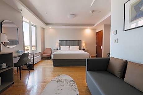 Asiatic Hotel Laguardia East