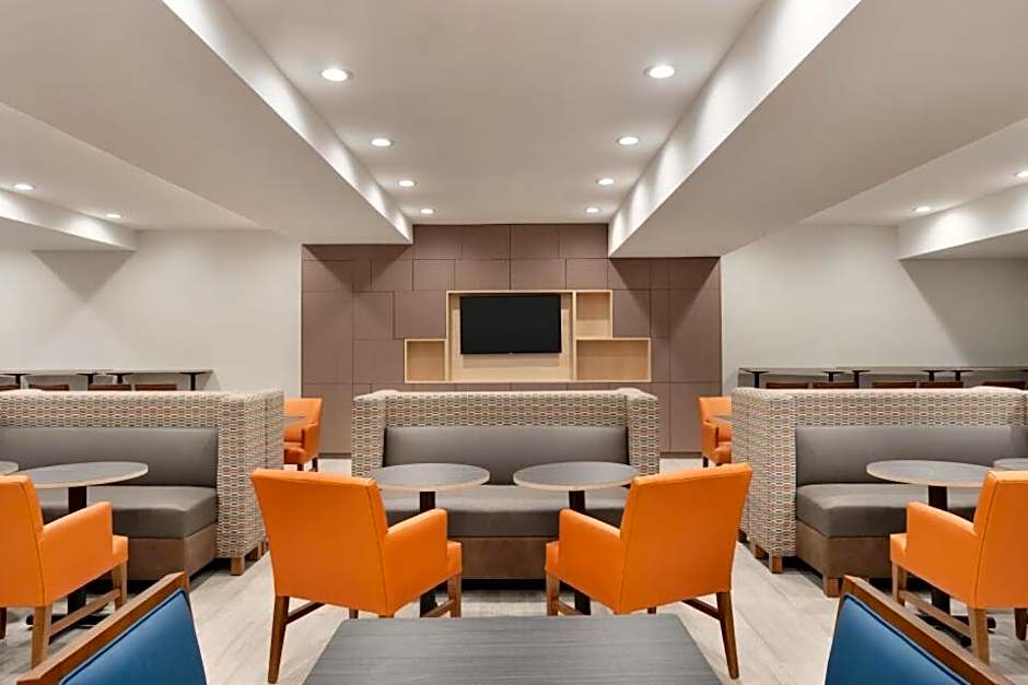 Holiday Inn Express Jamaica - JFK AirTrain - NYC By IHG