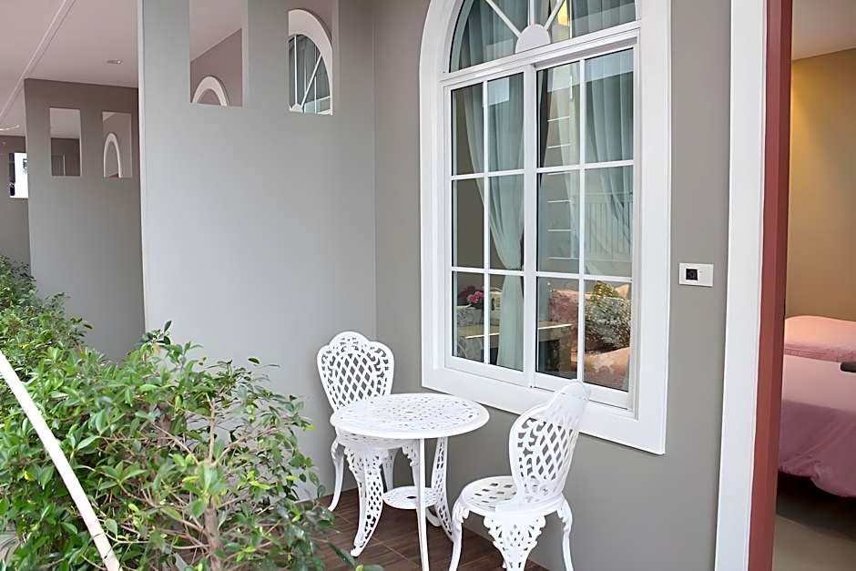 Bee Orchid Pool Villa