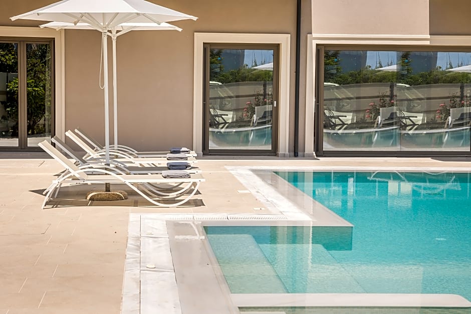 Notos Luxury Studios & Apartments