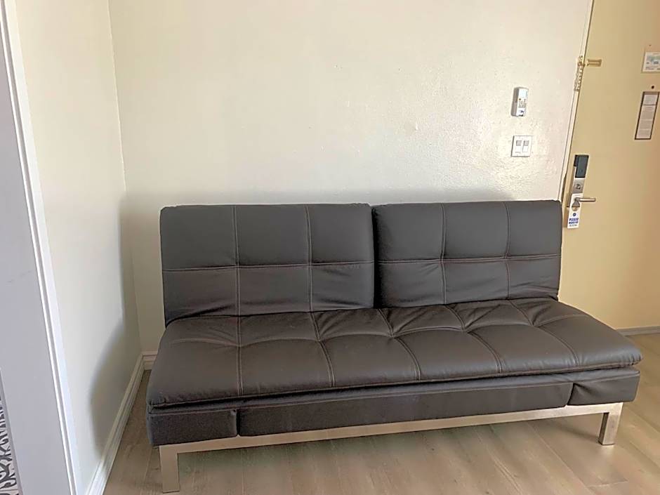 Oasis Inn and Suites