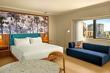 Premium King Room with City View