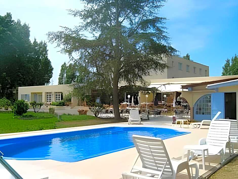Logis Hotel & Restaurant Le Fleurance