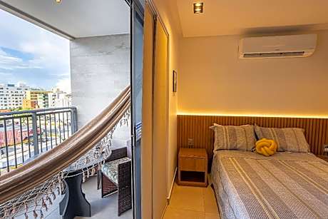 Studio com Varanda a 100 metros da praia